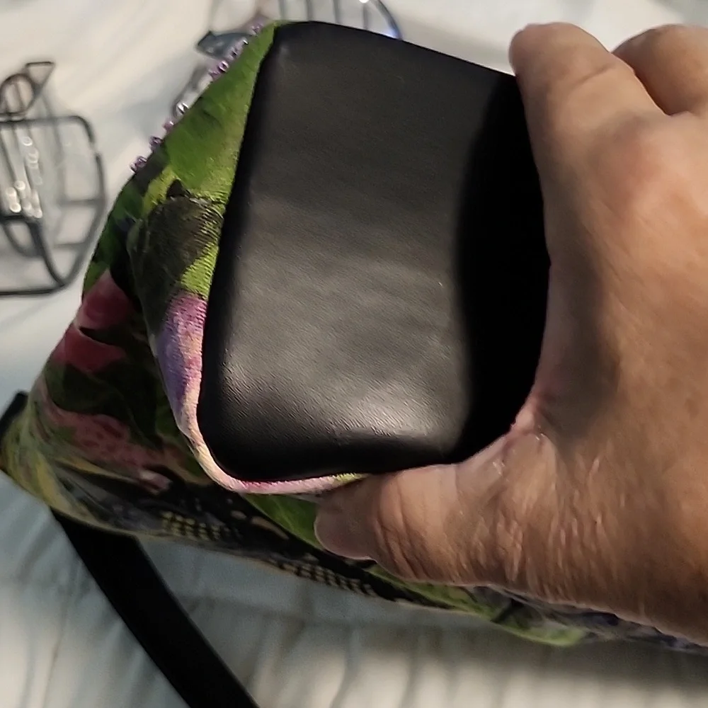 Bueno Shoulder Bag. (39) - Picture 11 of 13